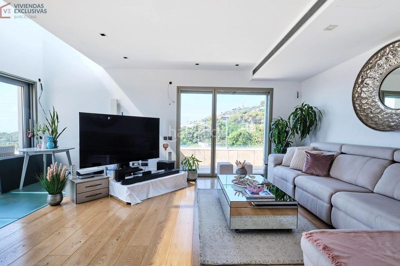 Foto b7fdad38-be81-43cd-b748-864a749c6cac. Casa amb calefacció aparcament piscina a Sarrià Barcelona
