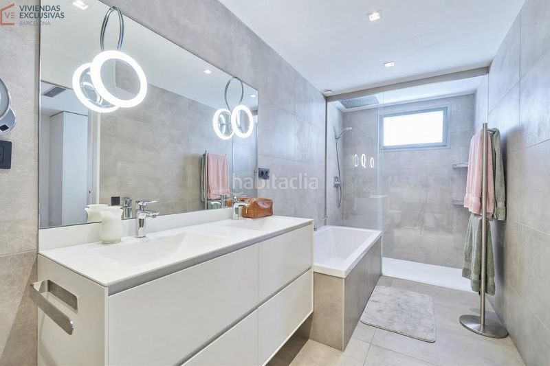 Foto c4cb4cf6-665f-49d8-acaf-103ef1771414. Casa amb calefacció aparcament piscina a Sarrià Barcelona