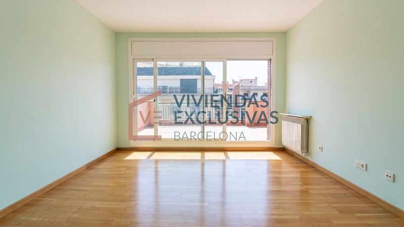 Foto f0d636d5-d8c8-4a66-8fe4-b4e0d6f9ef1b. Àtic amb aparcament a Putget - Farró Barcelona