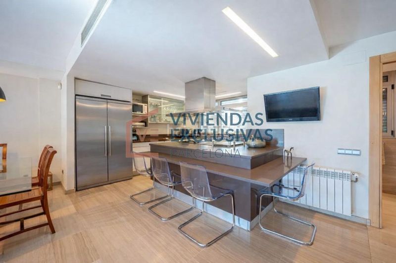 Foto 396598e0-b55a-43fc-a356-c82509c5fb5b. Casa amb calefacció aparcament a Sant Gervasi - Bonanova Barcelona