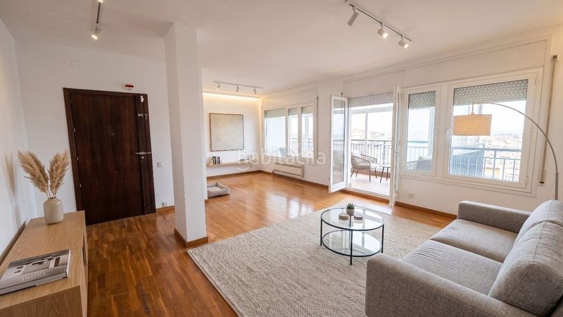 Foto 90c3f0c6-1ab6-41a5-a825-dcb28ce42af7. Àtic amb aparcament a Putget - Farró Barcelona