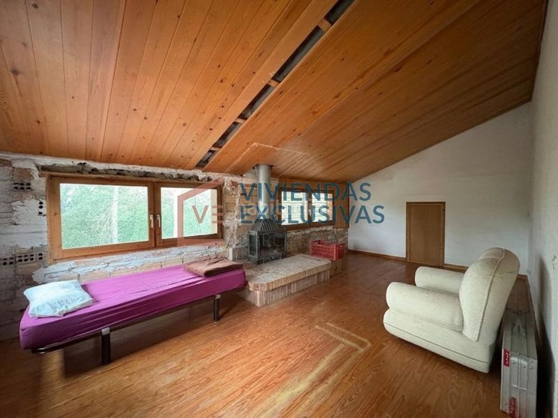 Foto 8dff38cc-c382-4b23-bb8c-9c0a86e561db. Casa amb aparcament a Seva