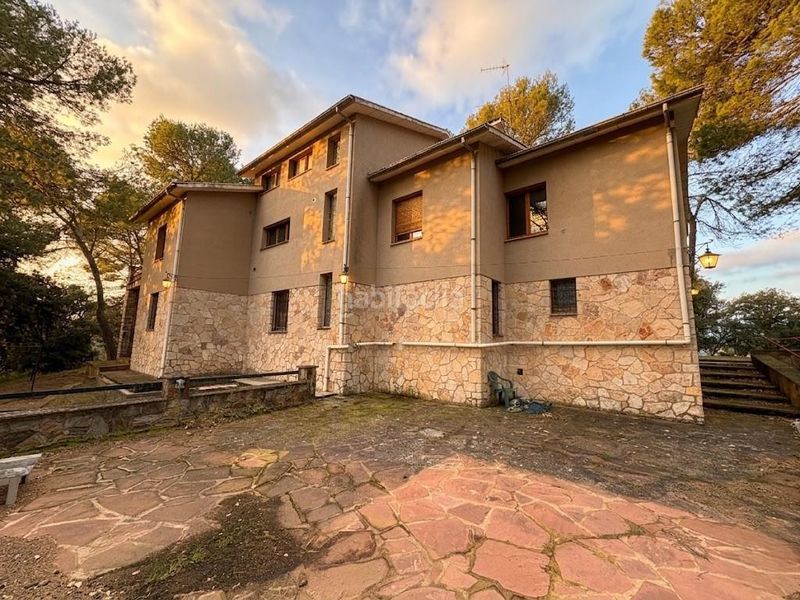 Foto 0f4e2aec-2954-4226-b786-a38d23ea98ed. Masia amb aparcament a Seva