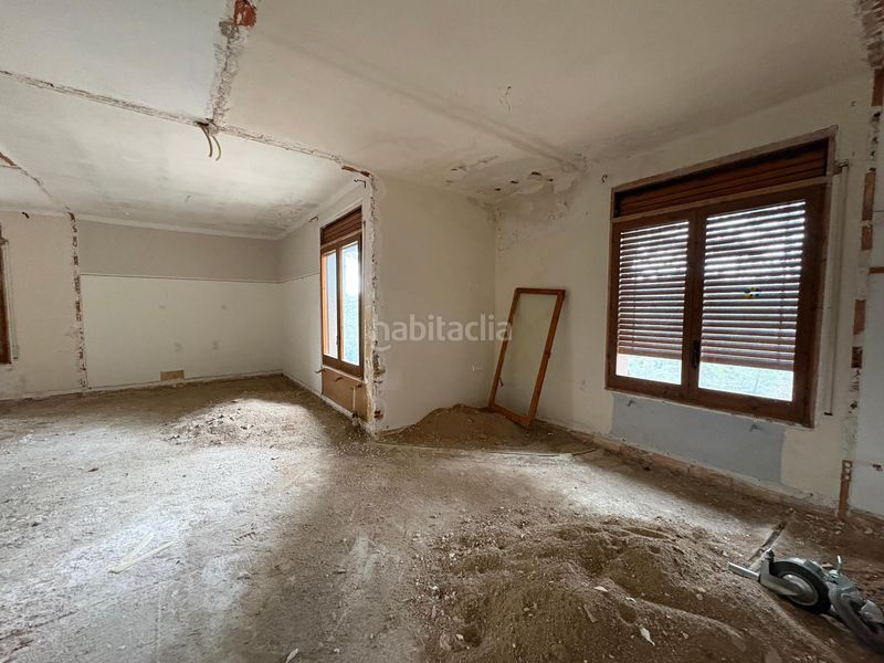 Foto b73d8241-7ffc-4734-9c37-394799a01926. Masia amb aparcament a Seva