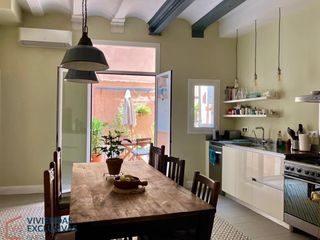 Pis  Calle del forn de la fonda. Charming renovated apartment with private terrace in the heart o
