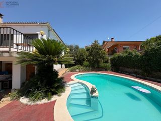 Casa  Avenida de 1415 de caldes a granollers. Unifamiliar con piscina en caldes de montbui