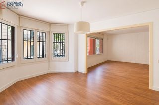 Appartamento  Carrer de josep de agulló. Elegancia funcional y doble acceso residencial con parking y tra