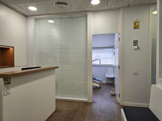Business premise  De la torre blanca. Excelente localconsultorio médico en policlinic torreblanca, san