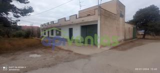 Mas à Escucha. Casa con terreno y nave, la escucha