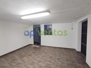 Location Bureau à Purias. Oficinaalmacén