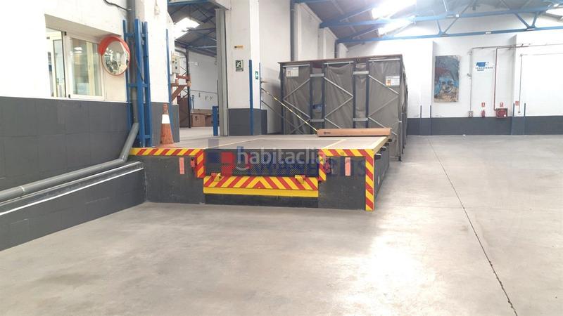 Foto f12f67b6-395c-4565-98d5-d424d66517c4. Nau industrial amb calefacció a Estación Coslada