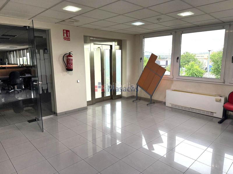 Foto ec23f8fd-882a-4177-8902-4ab819a5665b. Industrial building in Polígon Industrial Santa Margarida Terrassa