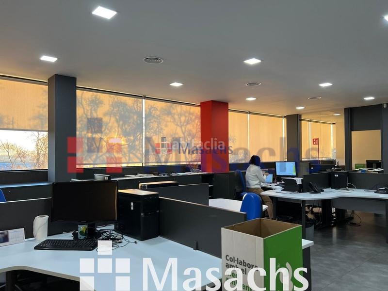 Foto f4c64a22-bedf-4702-85c1-fc25c32faef2. Rent industrial building in Gràcia Sabadell