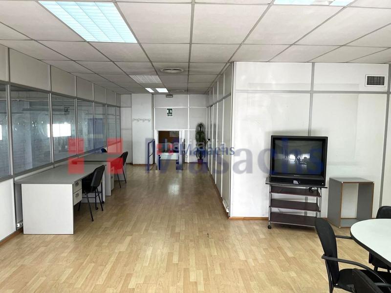 Foto c8347fe1-407e-4fc2-8636-e8272803b089. Affitto capannone industriale in Zona Industrial Rubí