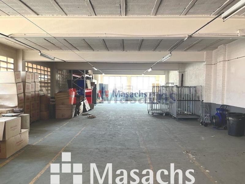 Foto 1f5fab8c-1440-4bdf-8bc8-80b4a5c9f7f8. Nau industrial a Centre Rubí