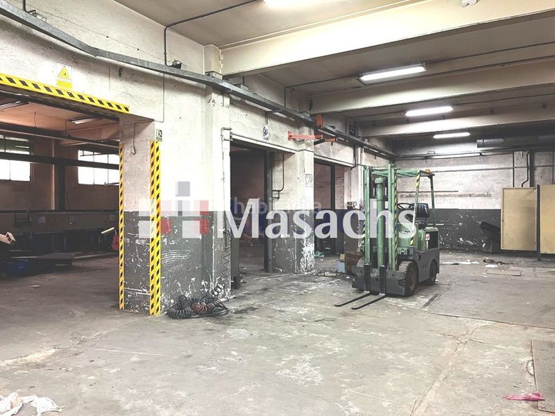 Foto e74c1fe4-68be-4e89-9c75-ef62a36a9f09. Nau industrial a Centre Rubí