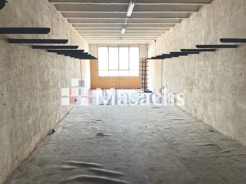Foto e9e5d049-8244-4354-a3e8-dd026d7515d6. Nau industrial a Centre Rubí