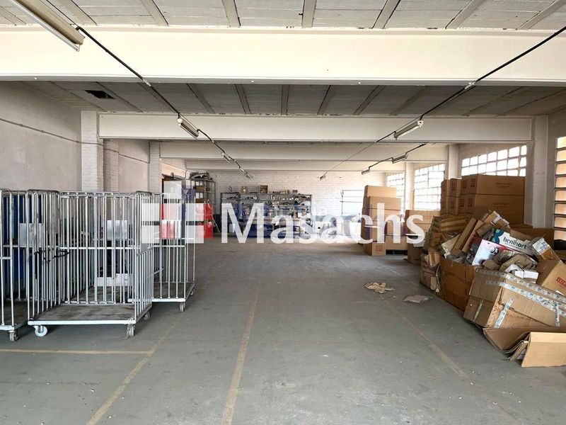 Foto ee012123-e1bd-4728-9284-12e461dd8020. Nau industrial a Centre Rubí