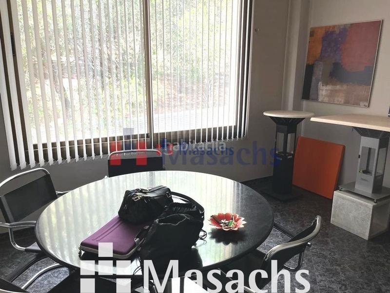 Foto f1c8ff58-bfbe-4d9d-bb7f-b97c4c572529. Nau industrial a Centre Rubí