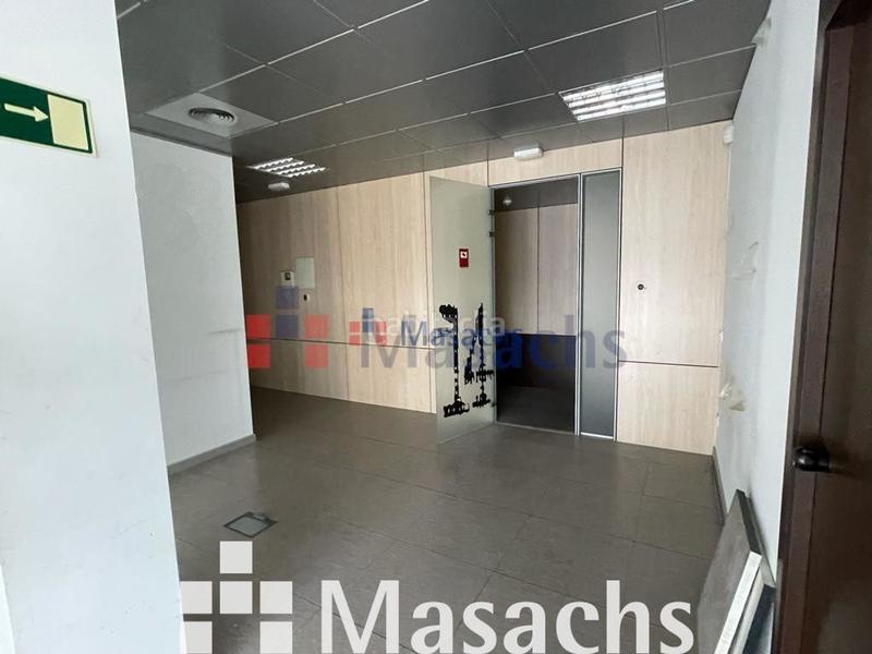 Foto 4e4a1701-1406-4dd4-b18c-3b9fc47cb56f. Rent office space in Les Fonts Terrassa