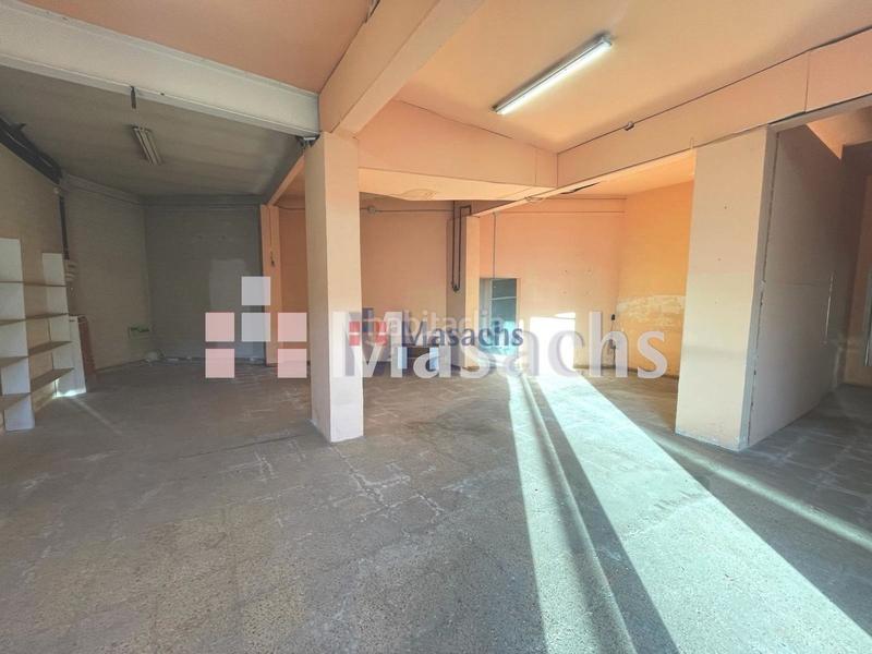 Foto e69d8acd-d440-4e3f-8c41-79838f8e1b8e. Lloguer local comercial a La Cogullada Terrassa