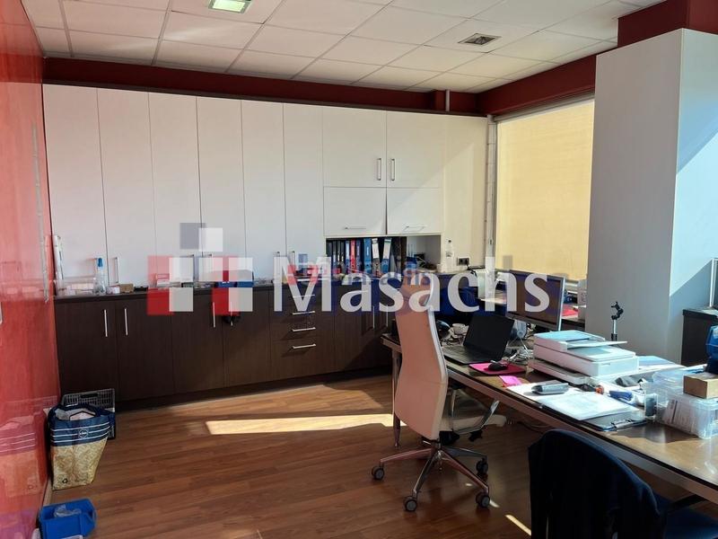 Foto 4ae9806f-c12b-4b53-91f2-28f56a646d31. Capannone industriale in Bonavista Badalona