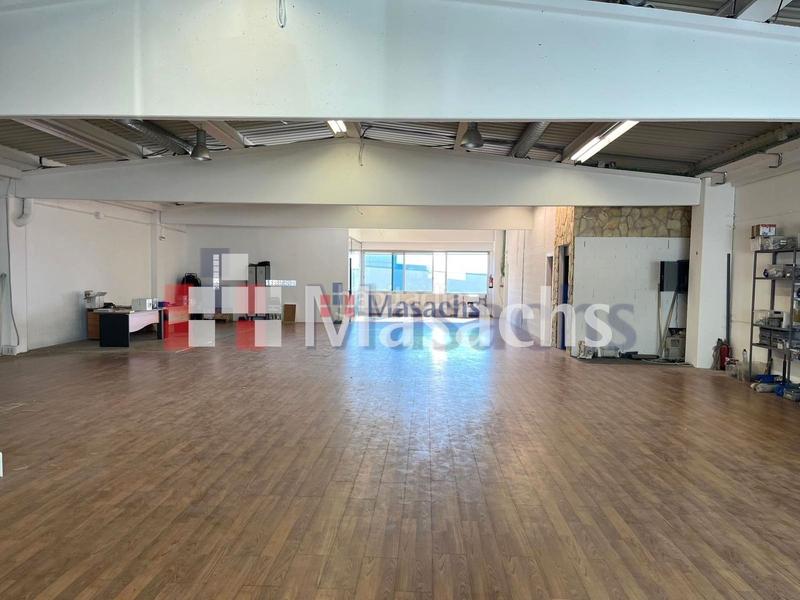 Foto a12f0d0a-f097-4185-a258-1ff1bb2fab76. Capannone industriale in Bonavista Badalona