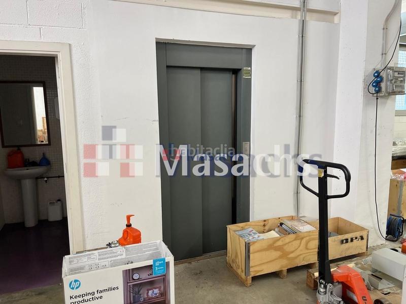 Foto d6c63075-7594-424b-a6dd-44d280416f4e. Capannone industriale in Bonavista Badalona