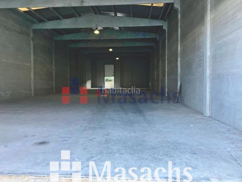 Foto f3b96874-aaa6-4f19-bf5c-d174d0fd732c. Location bâtiment à usage industriel dans Foixà