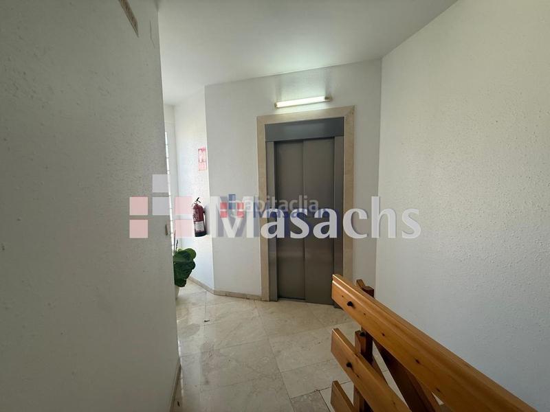 Foto 30f58552-1946-4608-b2f0-1d0c44c357fd. Lloguer local comercial a Progrés Rubí