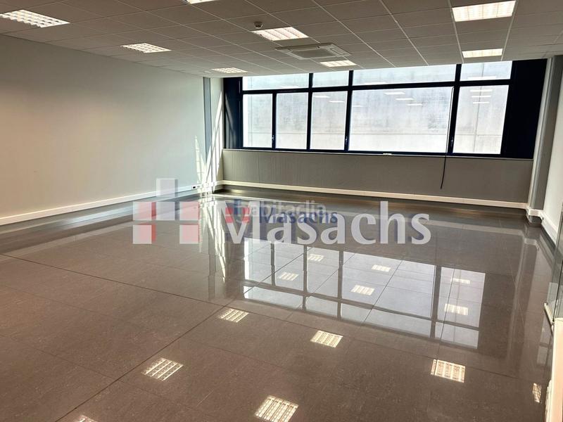 Foto a05003a3-2936-46a5-a6be-cb4cd00447ca. Location bureau dans Can Roses Rubí