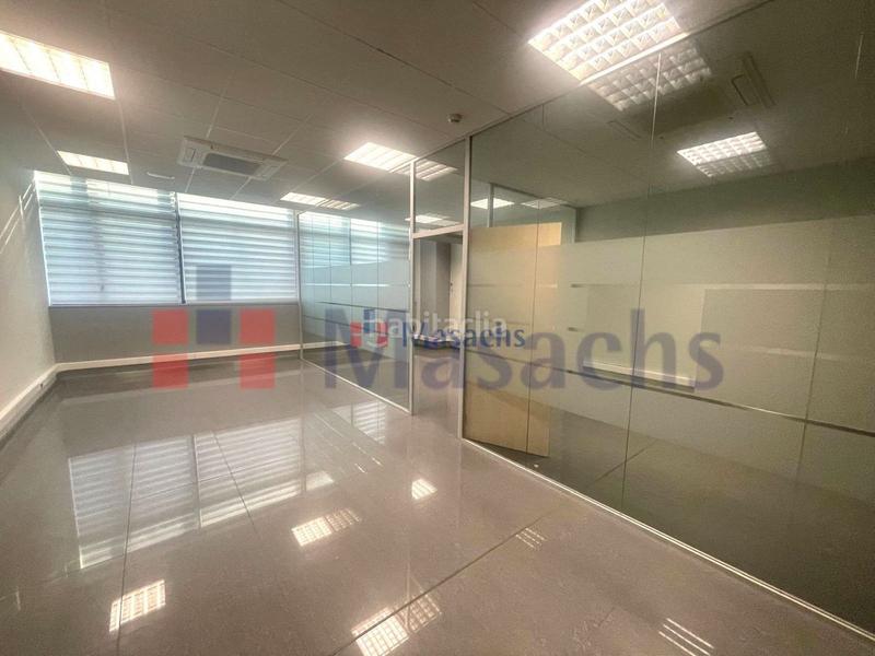 Foto 3eb8a2f0-c098-42a9-bbd9-c8e246a2ff2c. Rent office space in Can Roses Rubí