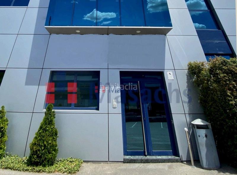 Foto b2fe915f-ad1c-42e1-bcc3-4e1f3a09d9c2. Affitto ufficio in Can Roses Rubí