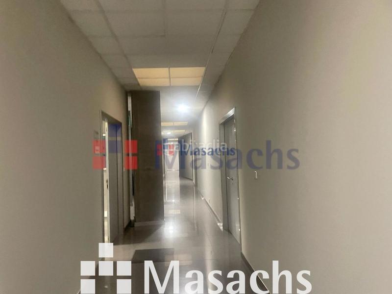 Foto f83301cc-0296-4324-b5af-370b35f2db60. Location bureau dans Zona Nord Rubí