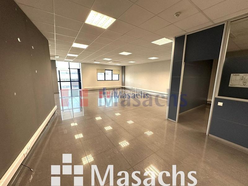 Foto 94a5f90d-4fcb-4e20-917a-454486983b8d. Affitto ufficio in Can Roses Rubí