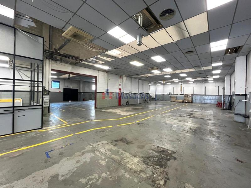 Foto ec928922-1f77-47e7-9a9c-f8a429ea995b. Lloguer nau industrial a Can Vallhonrat Rubí