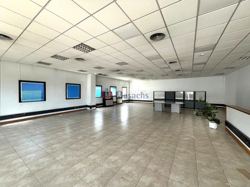 Foto dbf4f79a-68b0-43c3-979c-93ac6de59ec0. Location bâtiment à usage industriel dans Can Vallhonrat Rubí