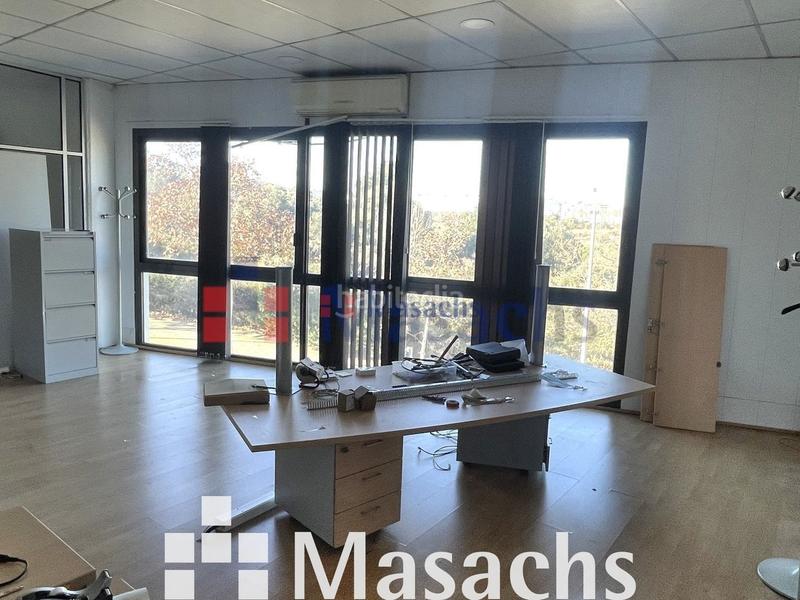 Foto e09ad7b2-1f4a-492e-aa10-ce7dba210127. Rent industrial building in Can Parellada Terrassa