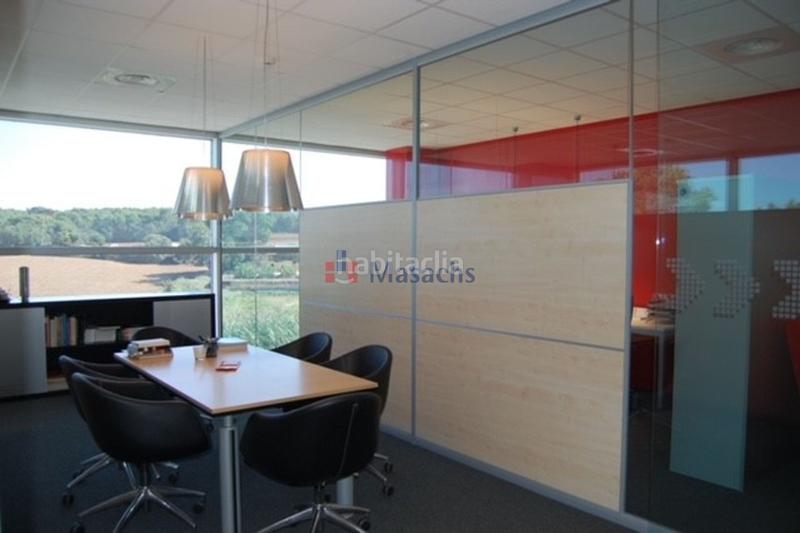 Foto c17c21b7-7d8e-4e96-9cbc-282656c5d5dc. Rent office space with parking in Roquetes-Can Magí Sant Cugat del Vallès