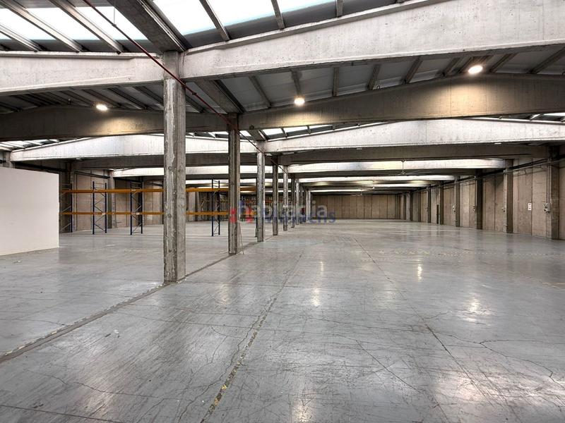 Foto d2f72443-9057-41a4-9e25-fddd35820e6d. Location bâtiment à usage industriel dans Polígon Industrial Santa Margarida Terrassa