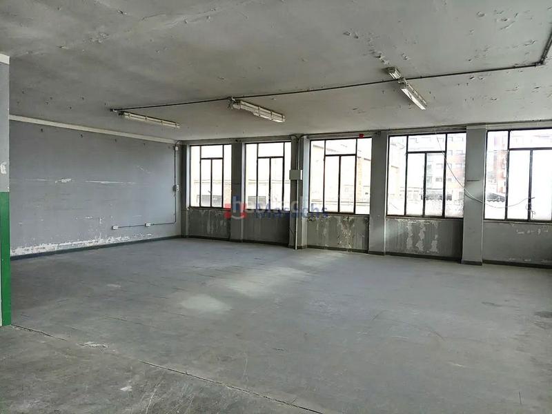 Foto 5a564e23-6596-4f2e-88dd-b68a4f324ed4. Rent industrial building in Gràcia Sabadell