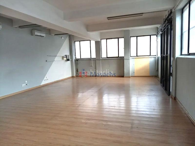 Foto bda8a4d8-1949-4e21-82bf-3044e1640332. Rent industrial building in Gràcia Sabadell