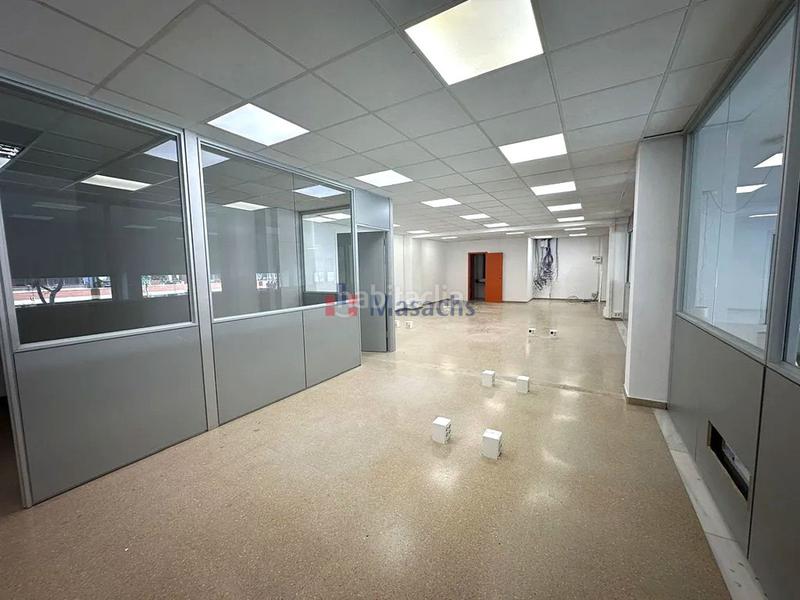 Foto c67ce280-224b-42ad-9c7b-d7b46899bd5d. Alquiler local comercial en El Pedró Cornellà de Llobregat