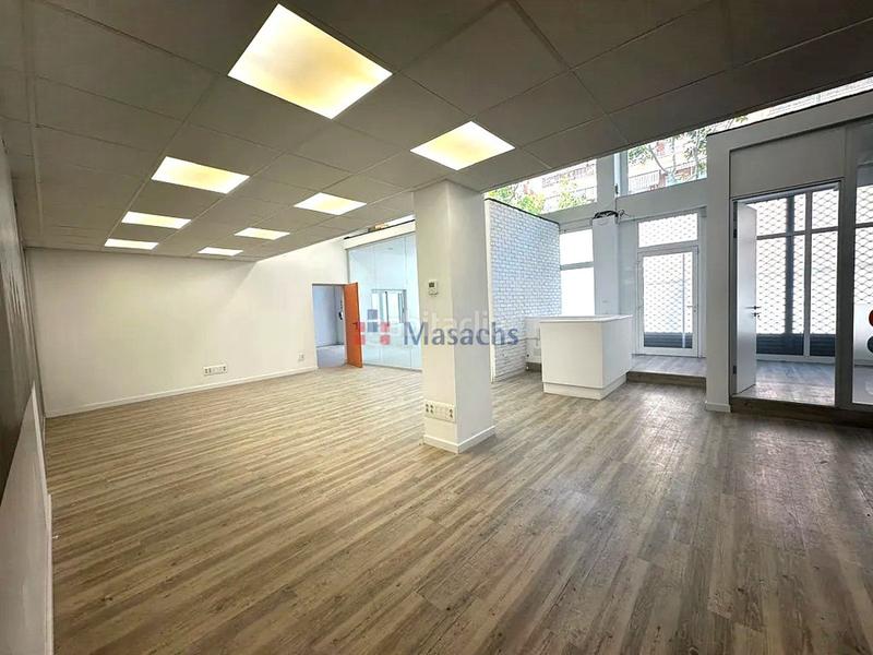 Foto d63ecc1d-c918-4672-b47b-5ef29f023246. Alquiler local comercial en El Pedró Cornellà de Llobregat