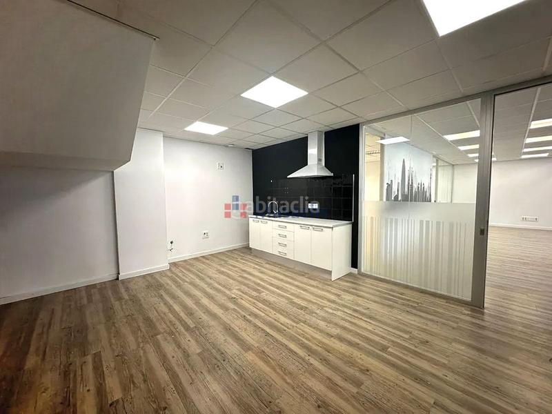 Foto da3d0100-12bd-45b6-9d75-2a8451f7d704. Location local commercial dans El Pedró Cornellà de Llobregat