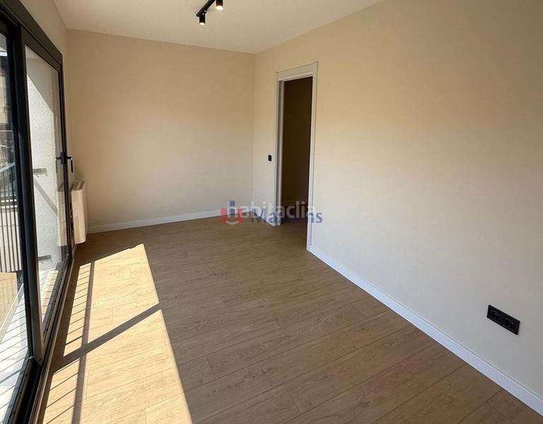 Foto 791dc389-2778-4c45-88be-7671f9c62e40. Oficina a Barri del Centre Terrassa