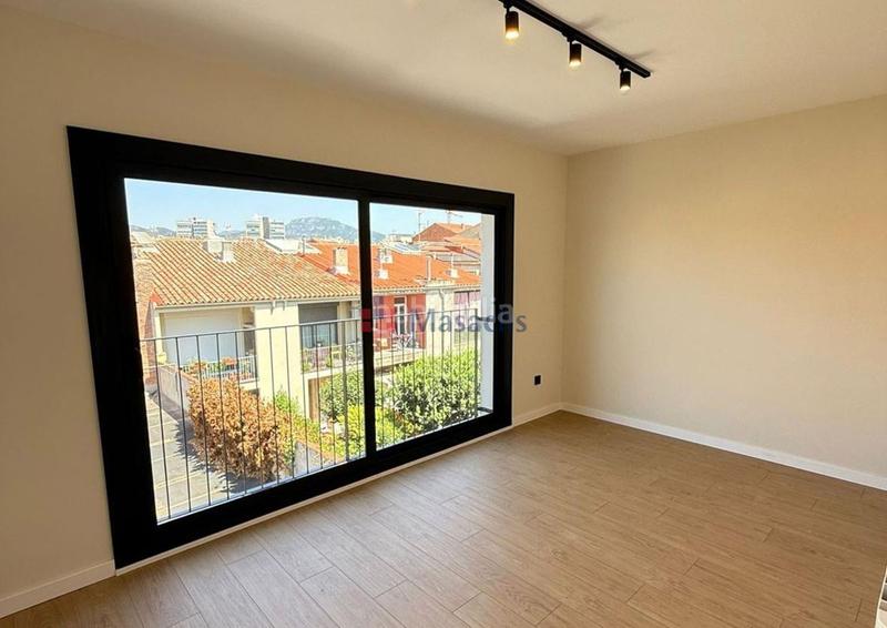 Foto bf12d69d-9d00-4566-96fb-c036573c43d2. Oficina amb calefacció a Barri del Centre Terrassa