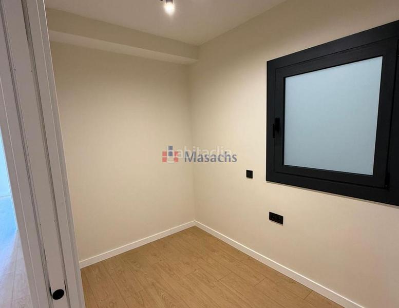 Foto e3923870-5b9f-4c54-9b48-c235abc6fd79. Oficina amb calefacció a Barri del Centre Terrassa