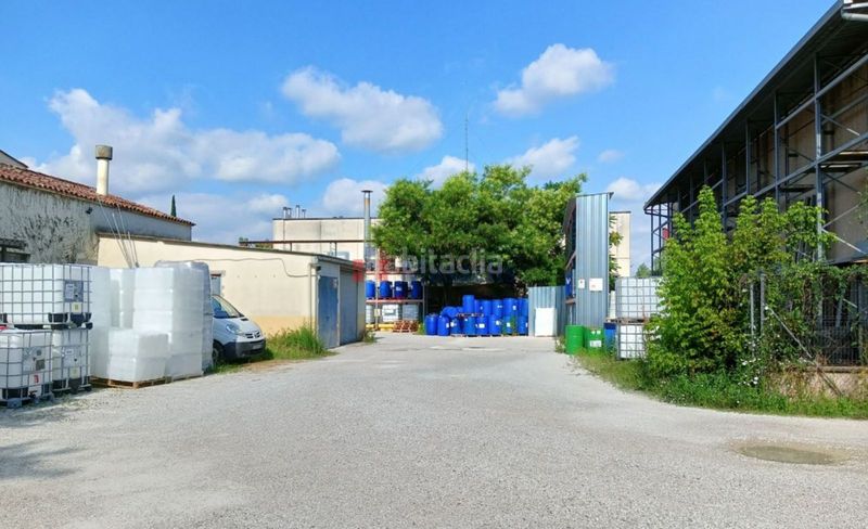 Foto f994b641-eb33-48db-bd13-612a1de347f6. Alquiler nave industrial en Sant Narcis Girona