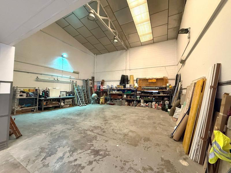 Foto 002ff14c-5aa6-4276-a9fb-e58f64301813. Bâtiment à usage industriel dans Zona Industrial Rubí